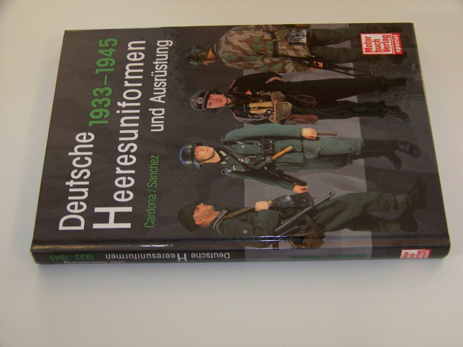 Deutsche Heeresuniformen und Ausrüstung - 1933-1945